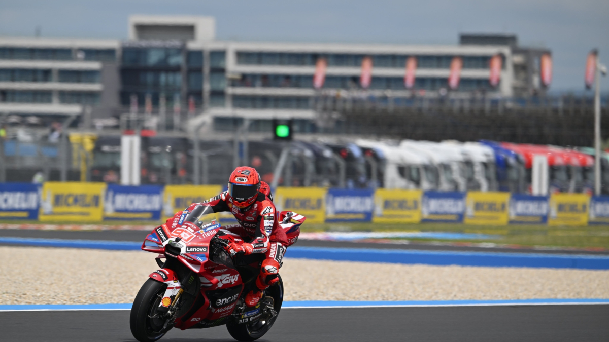 Marc Márquez lidera en el inicio, algo que no hacía... desde Hungría 2025