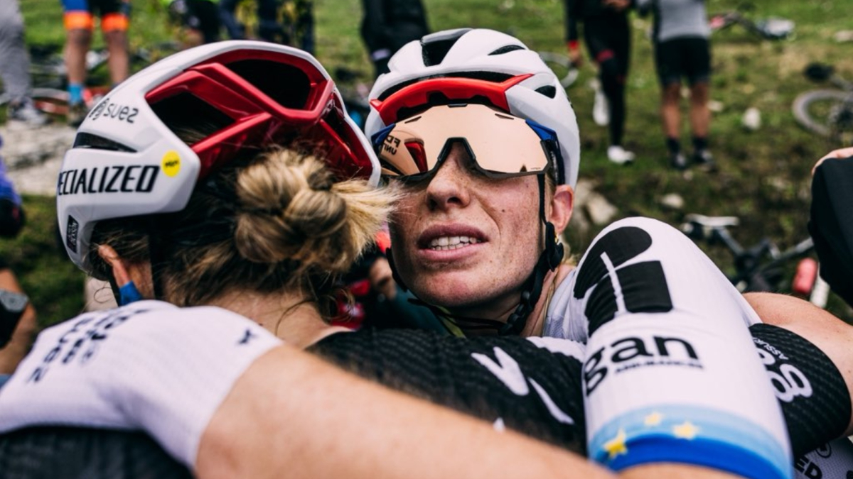 Vollering conquista la Finestre y Van der Breggen salva la 'maglia' por 50 segundos