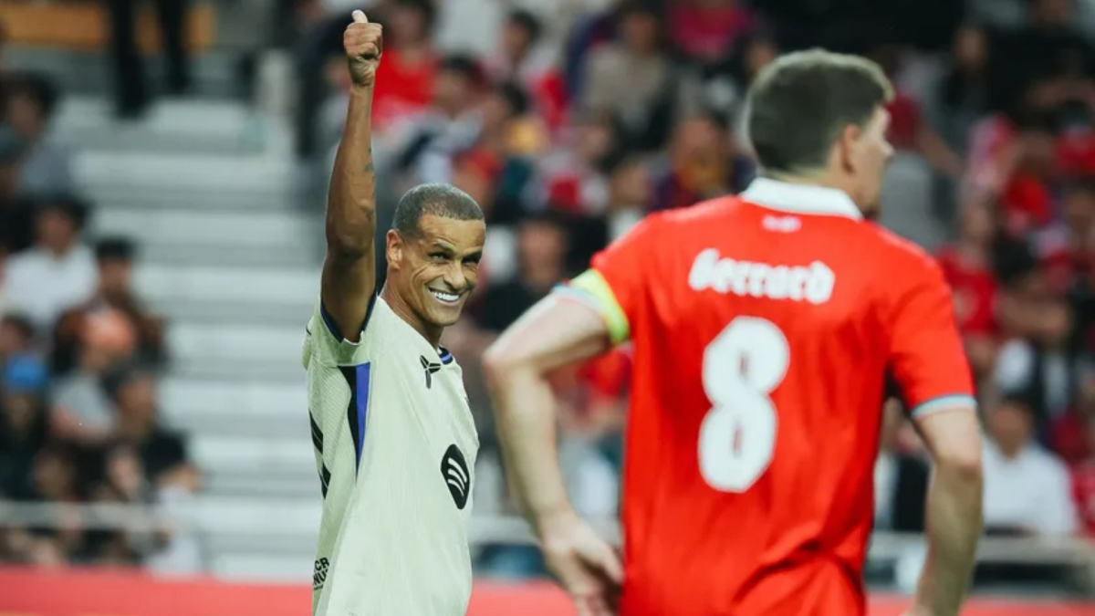 El talento es eterno y Rivaldo va sobrado: su golazo con las leyendas del Barça