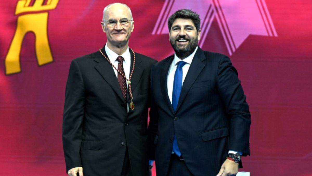 El doctor Ripoll recibe la Medalla de Oro de la Región de Murcia