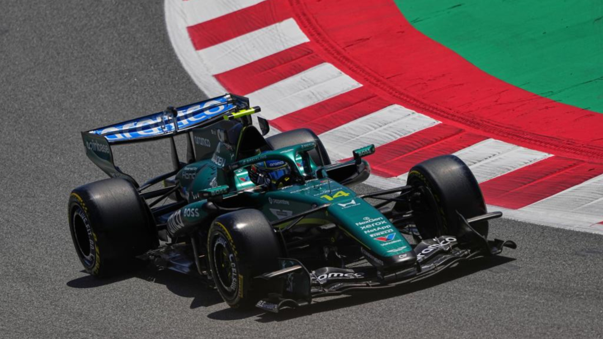 Alonso y Sainz empiezan de bajón en casa y Mercedes ya vuela