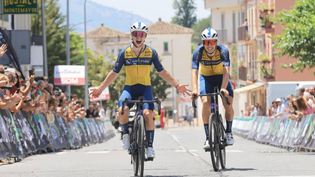 Óscar Fuentes se corona en la Vuelta a Extremadura en otra exhibición del equipo Cortizo