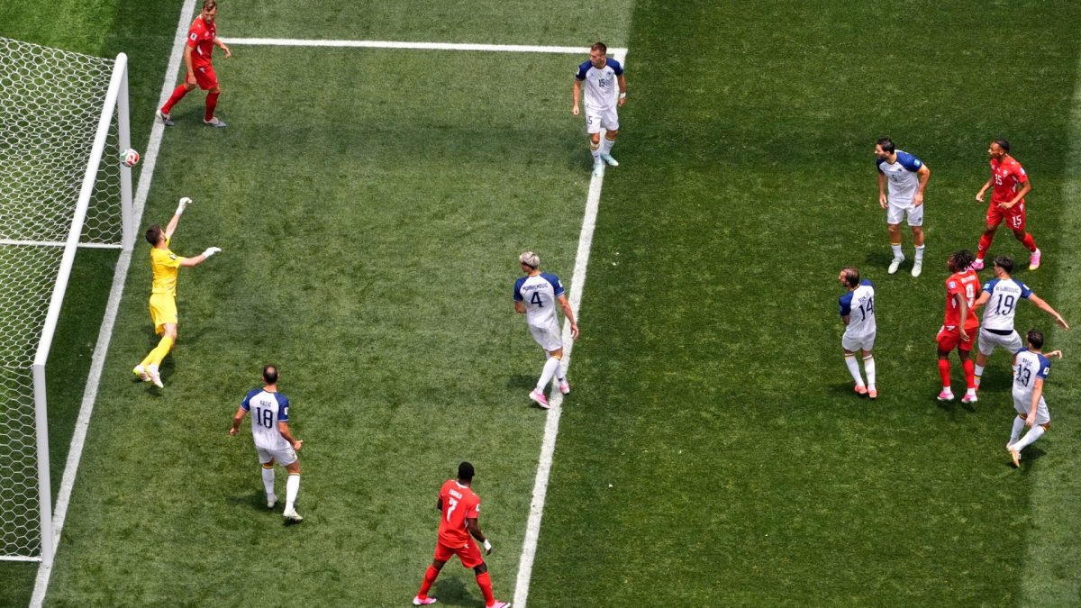 Gol de Manzambi en el partido Suiza 4-1 Bosnia