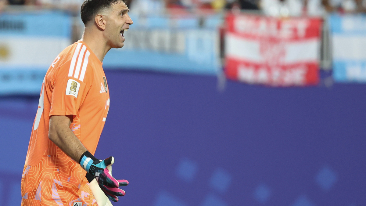 'Dibu' Martínez, el portero que para la mitad de los penaltis con Argentina