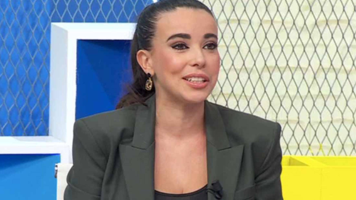 Sarah Santaolalla critica Núcleo Nacional in un programma televisivo, definendolo "specie invasive" e "uccelli corvi"