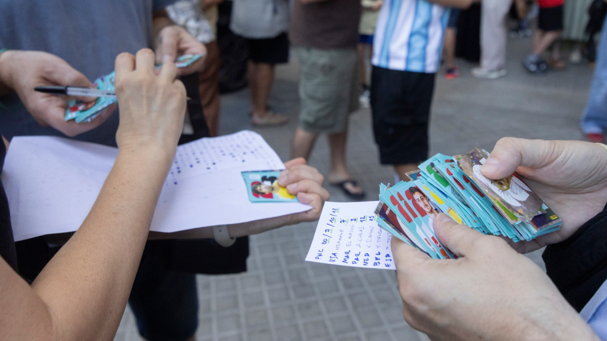 Hacienda lo confirma: si vendes cromos del Mundial tendrás que declararlo a partir de una cifra