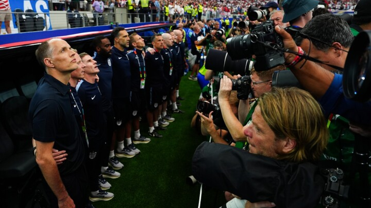 Tuchel logra una victoria ante la FIFA: se modifica la ubicación de los fotógrafos durante los himnos nacionales