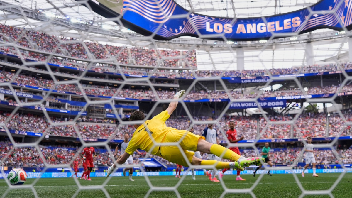Suiza se impone a Bosnia con un contundente 4-1