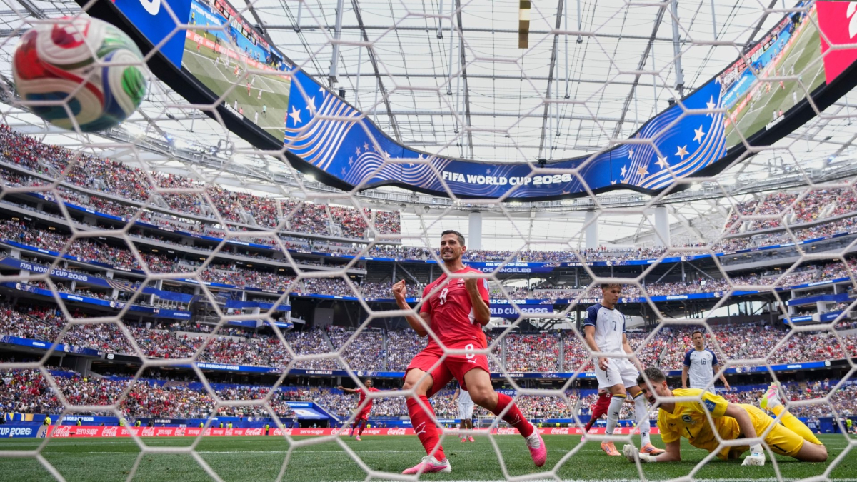 Suiza se impone 4-1 a Bosnia con un destacado gol de Manzambi