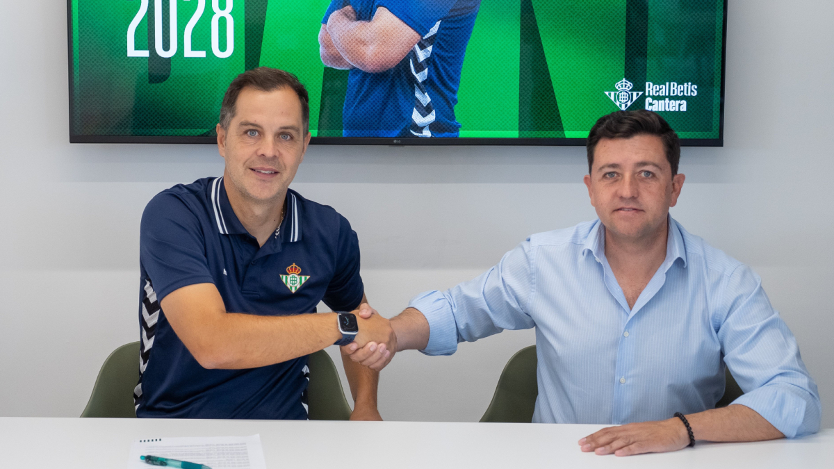 Dani Fragoso renovará dos años como entrenador del Betis Deportivo