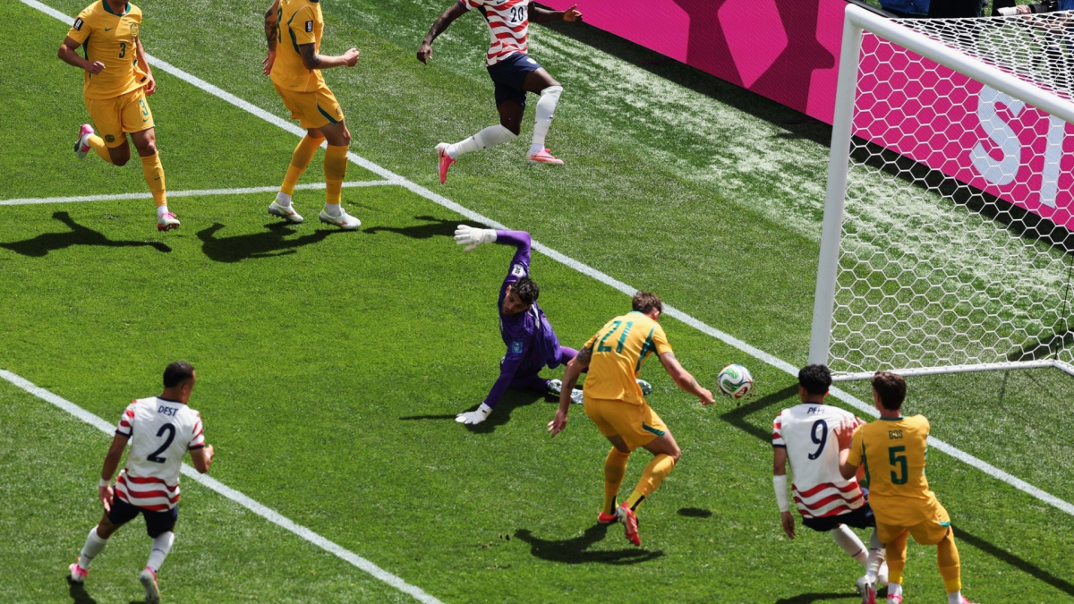 Estados Unidos se impone a Australia con un gol de Burgess (p.p) en el 1-0