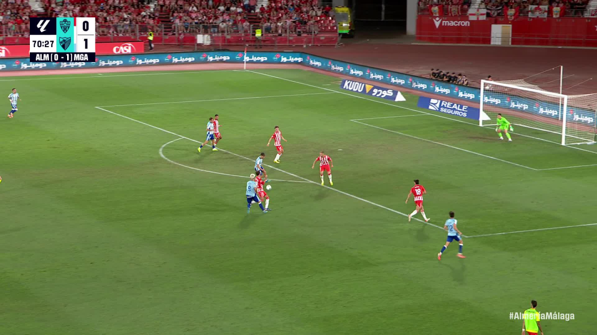El golazo de Larrubia que le ha dado el ascenso al Málaga