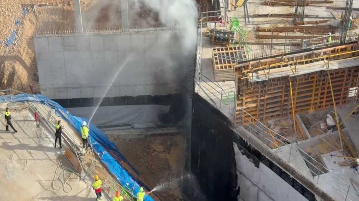 Sofocan un incendio en las obras de la nueva Romareda que alarmó a los vecinos