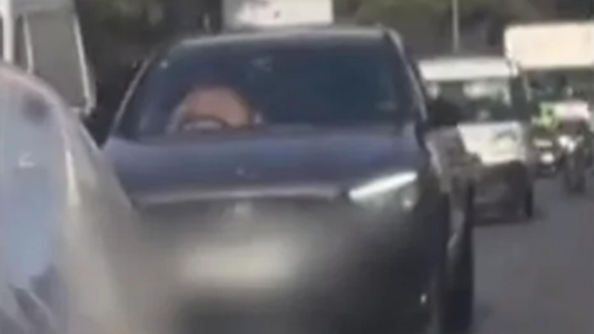 Captan a una pareja manteniendo relaciones sexuales mientras circula en coche por Marbella
