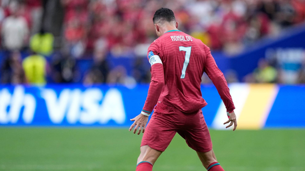 Cristiano Ronaldo marca su tercer gol en la victoria de Portugal sobre Uzbekistán