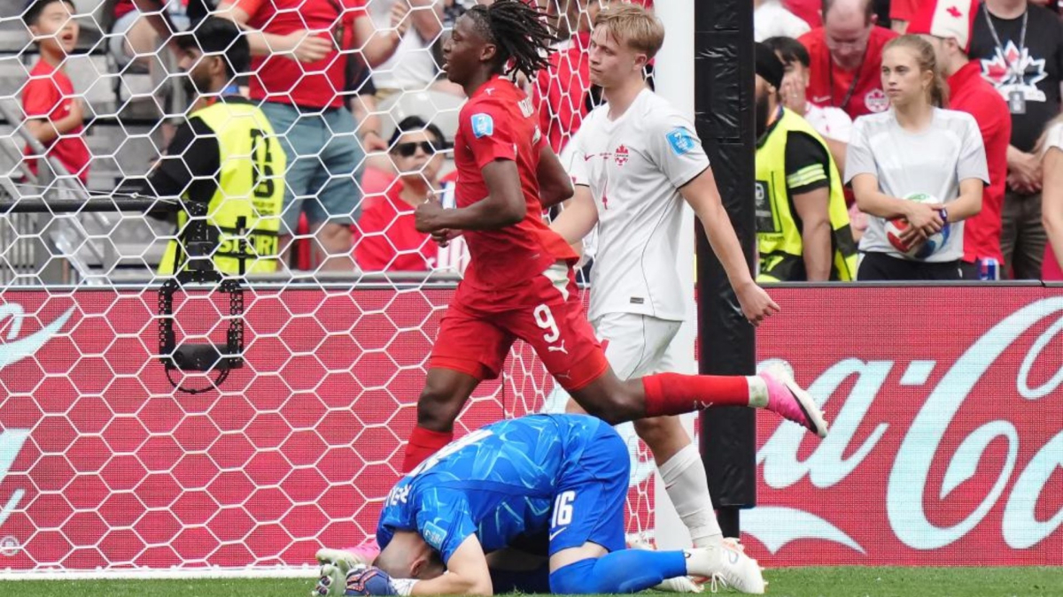 Suiza se impone a Canadá con gol de Manzambi