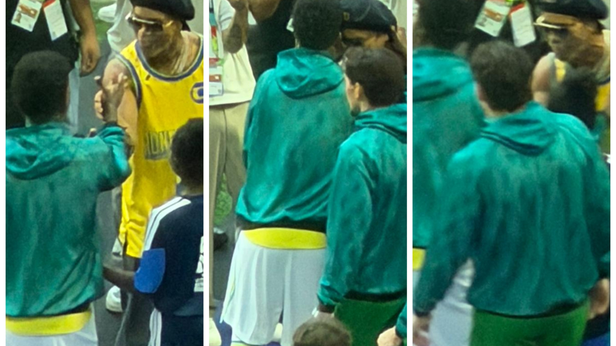 Ronaldinho y Vinicius se abrazan antes de la primera 'final' de Brasil