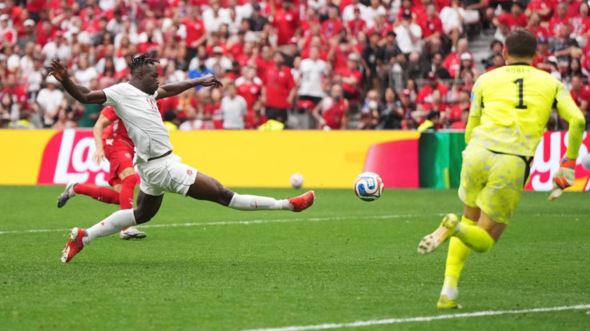 Suiza se impone a Canadá con un gol de Promise (2-1)