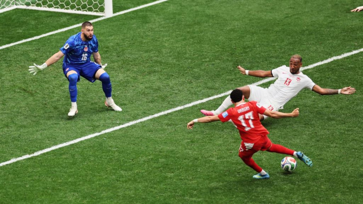 Suiza se impone a Canadá con gol de Vargas