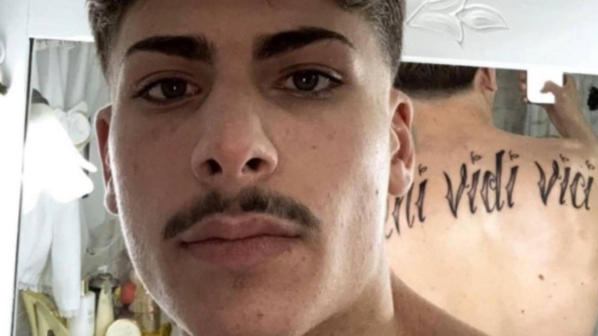 Asesinato de futbolista italiano de 21 años como venganza por una dura falta en un partido