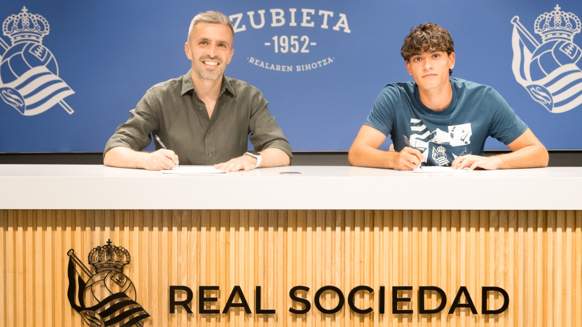 Álex Marchal renueva con la Real Sociedad hasta 2029