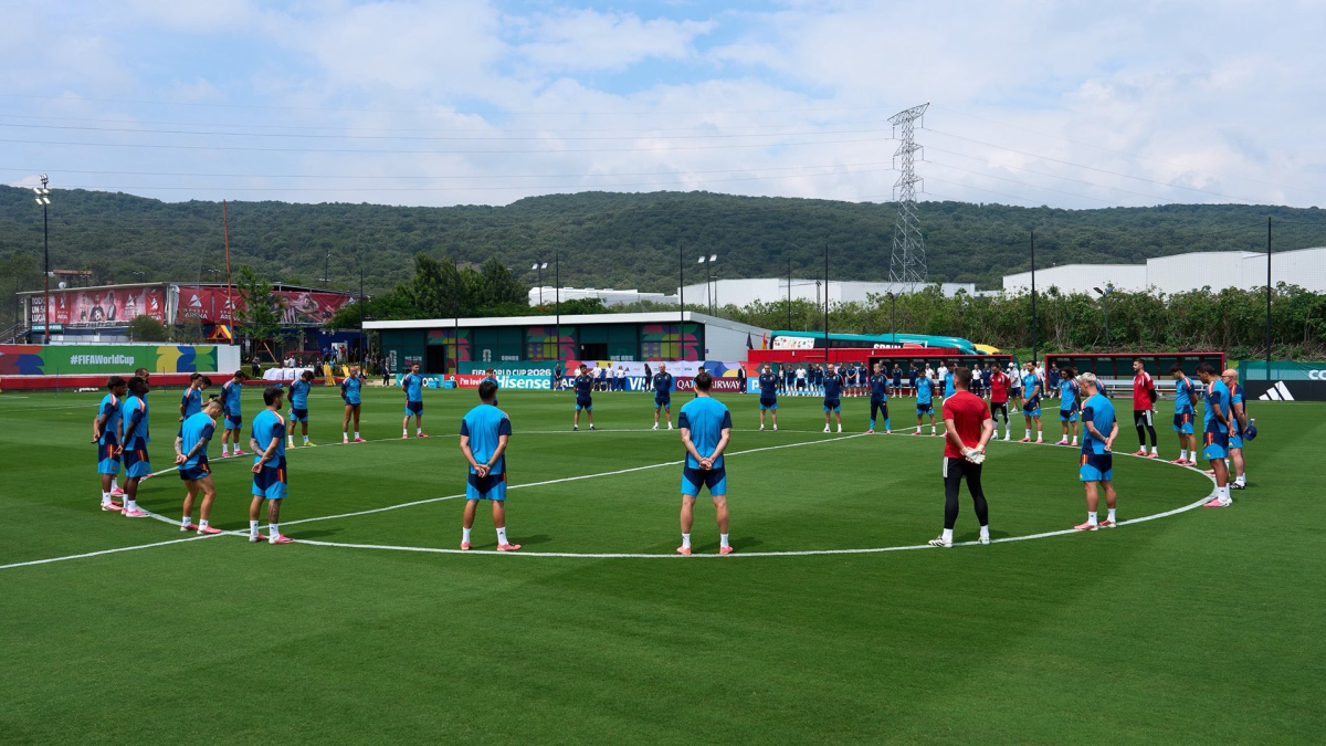 La Selección Española rinde homenaje a las víctimas del terremoto en Venezuela