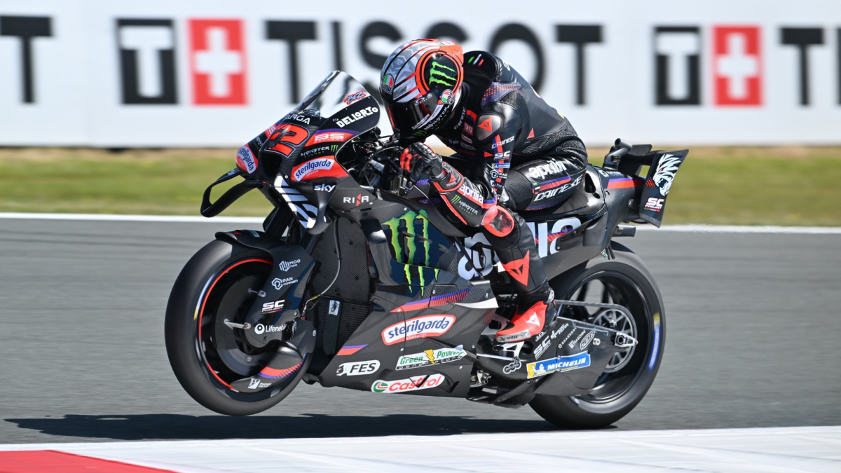 Bezzecchi reacciona y caída de Marc Márquez