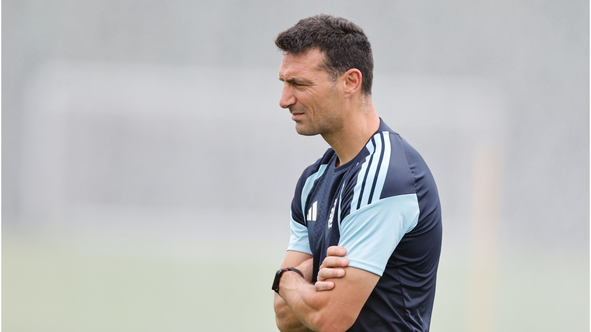 Scaloni confirma que Messi comenzará desde el banquillo en el partido contra Jordania