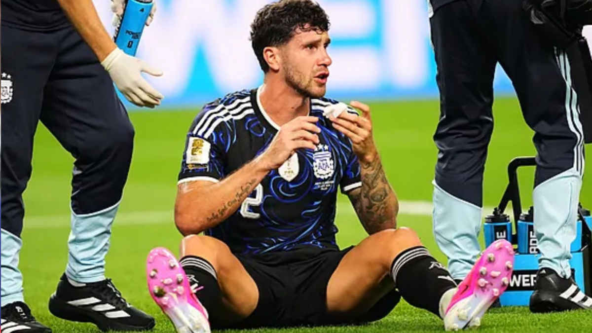 La escalofriante patada en el rostro a Senesi que acabó en penalti para Argentina