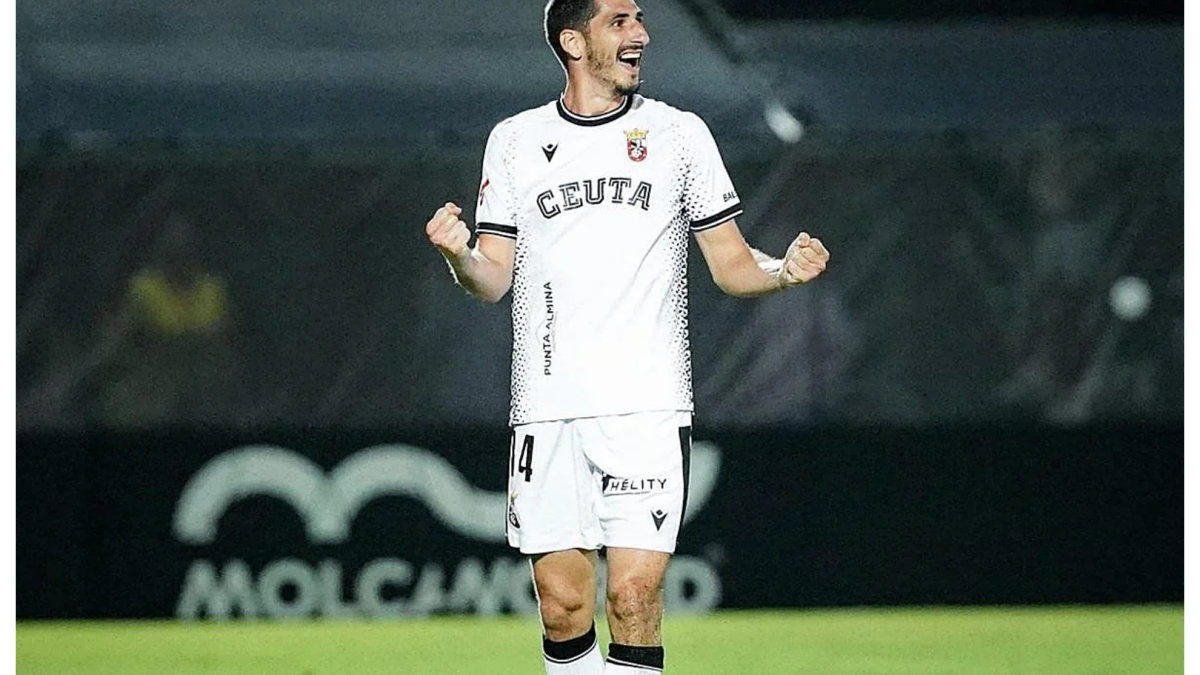 Yann Bodiger renueva con el Ceuta hasta 2028