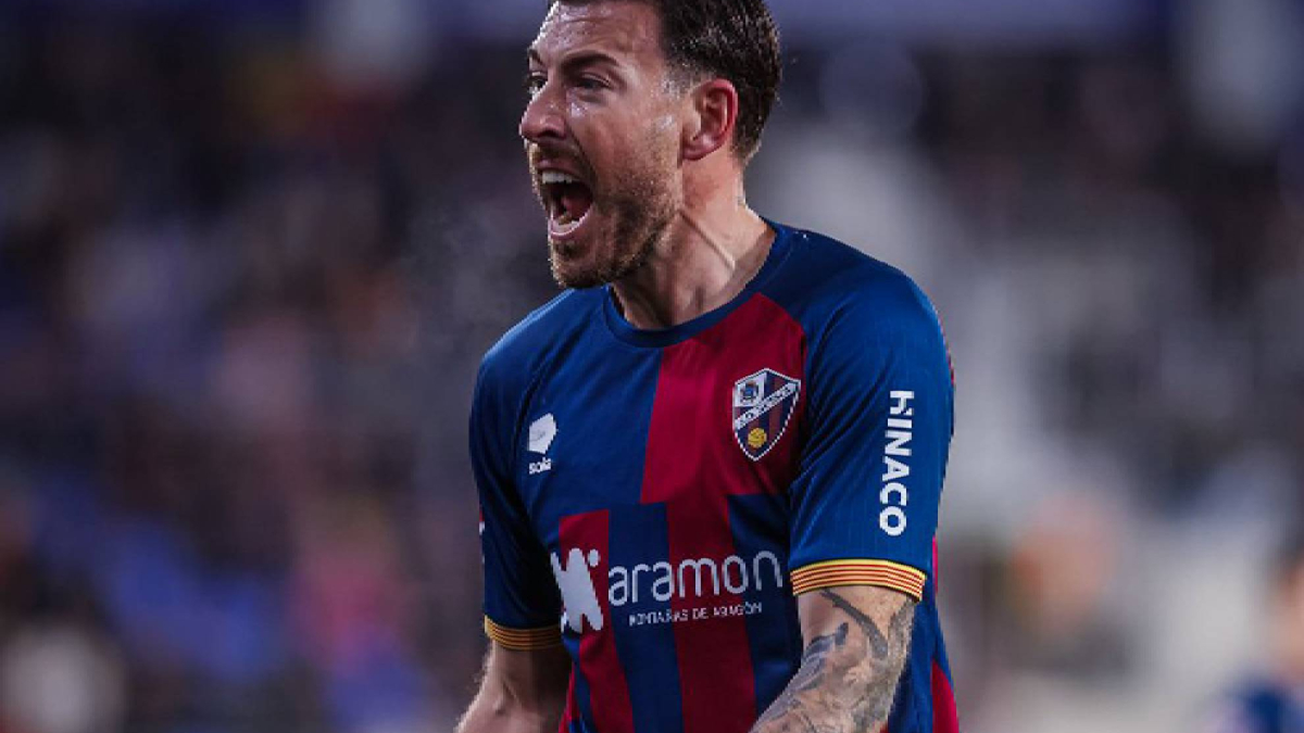Sergi Enrich renueva con el Huesca hasta 2028
