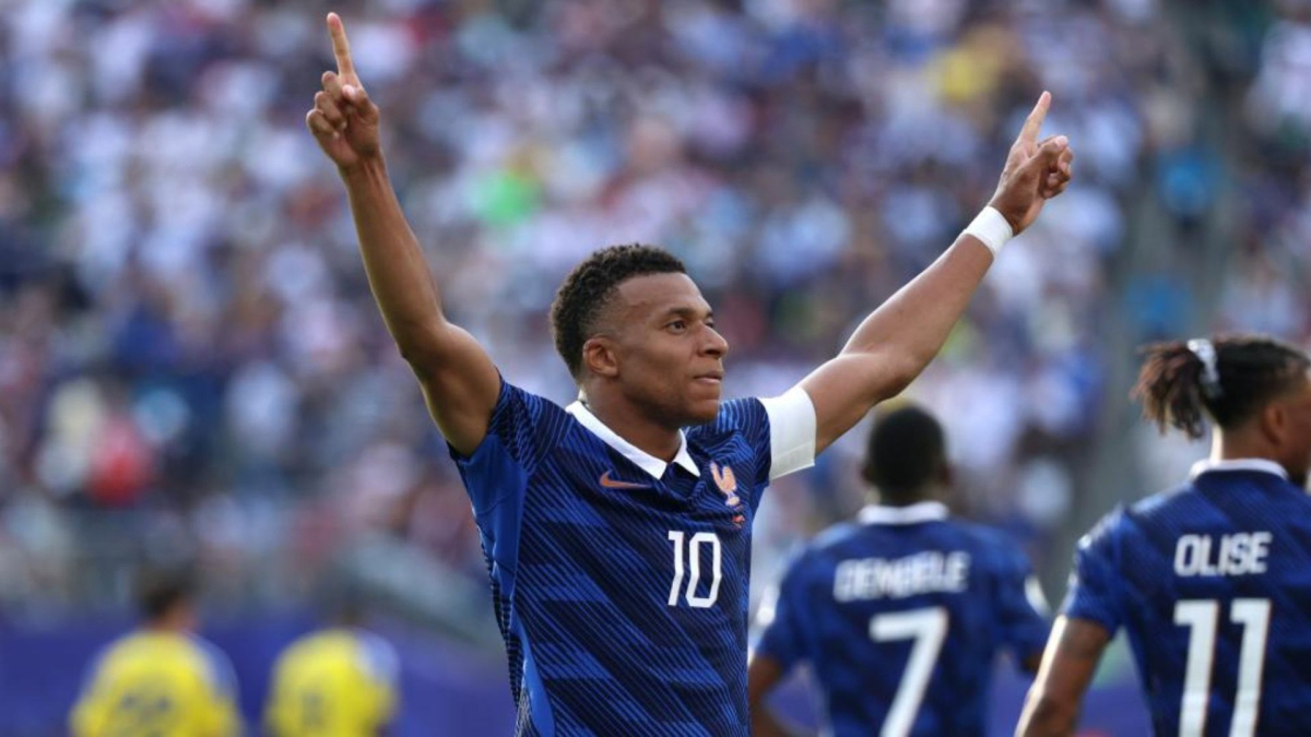 Francia se impone a Suecia con un contundente 3-0, gracias a un gol de Mbappé