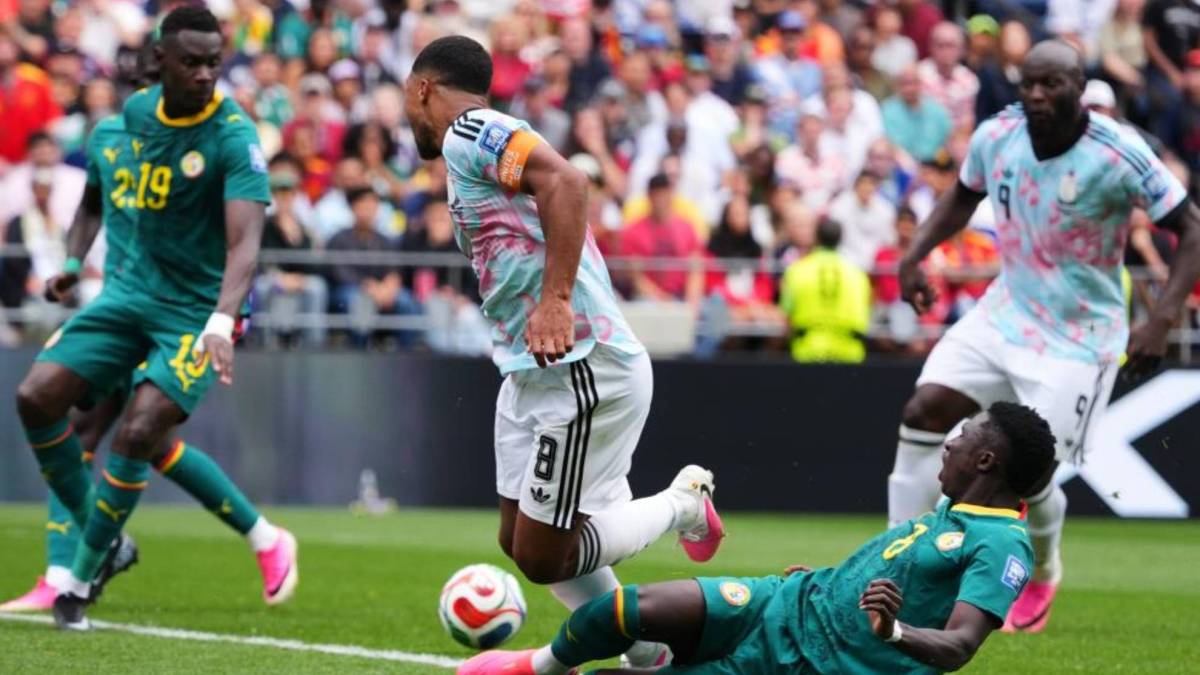 El 'penalti más largo del mundo' lleva a Bélgica a los octavos
