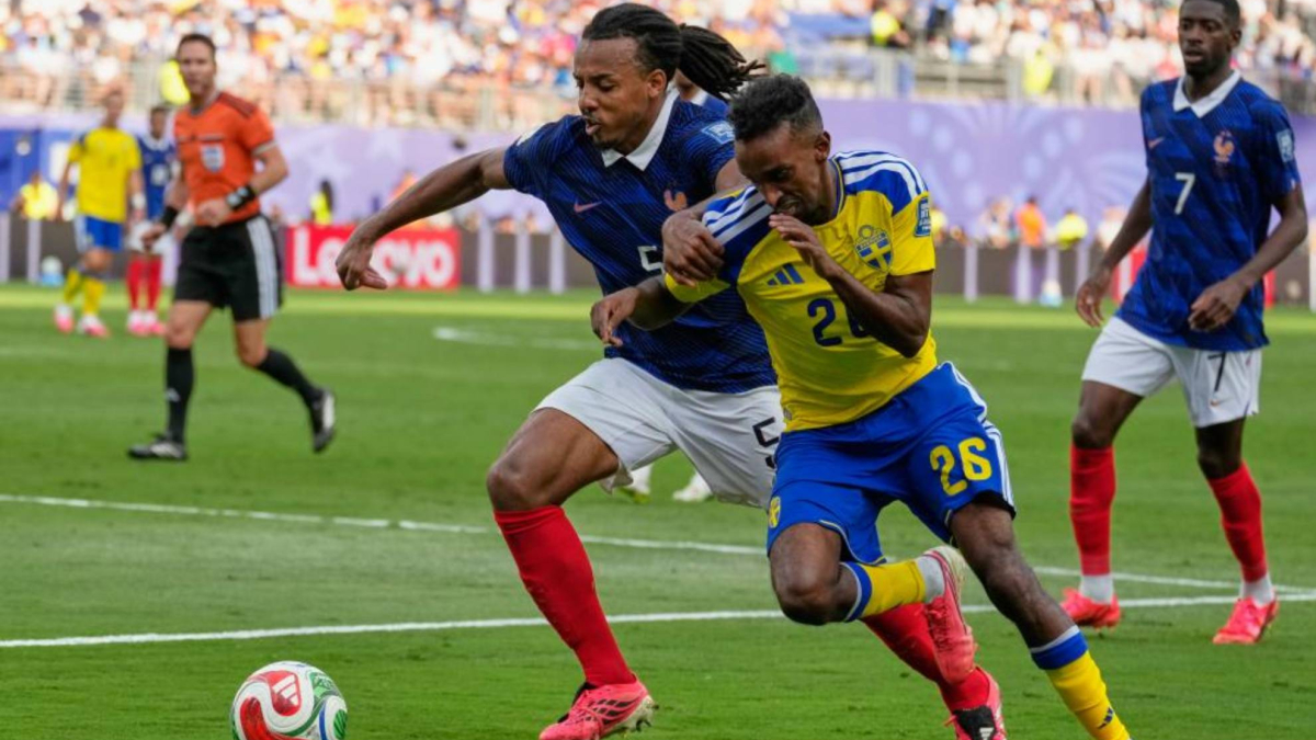 Koundé valora la homogeneidad del equipo francés y el papel de Mbappé