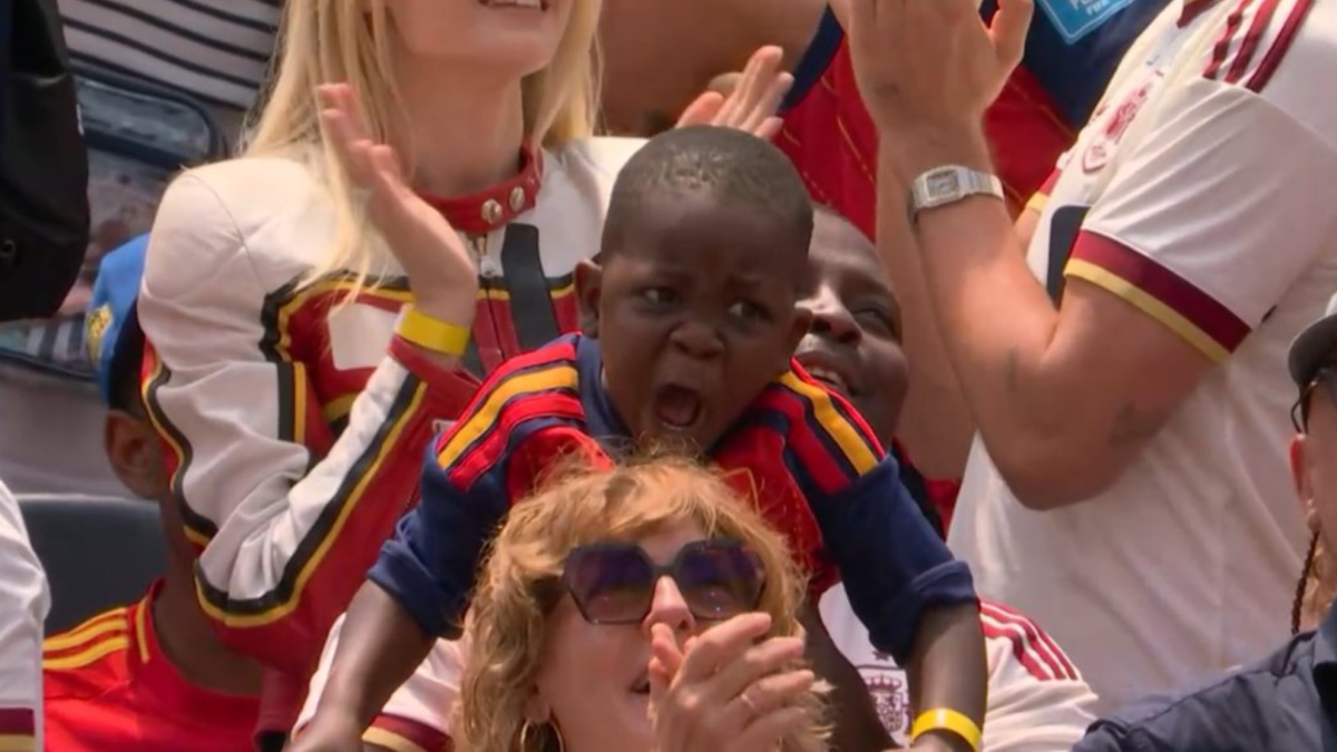 El hermano de Lamine Yamal enamora a España con la celebración del gol de Oyarzabal