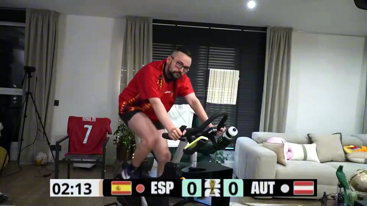 El Xokas se lanza a un reto surrealista durante el partido España-Austria