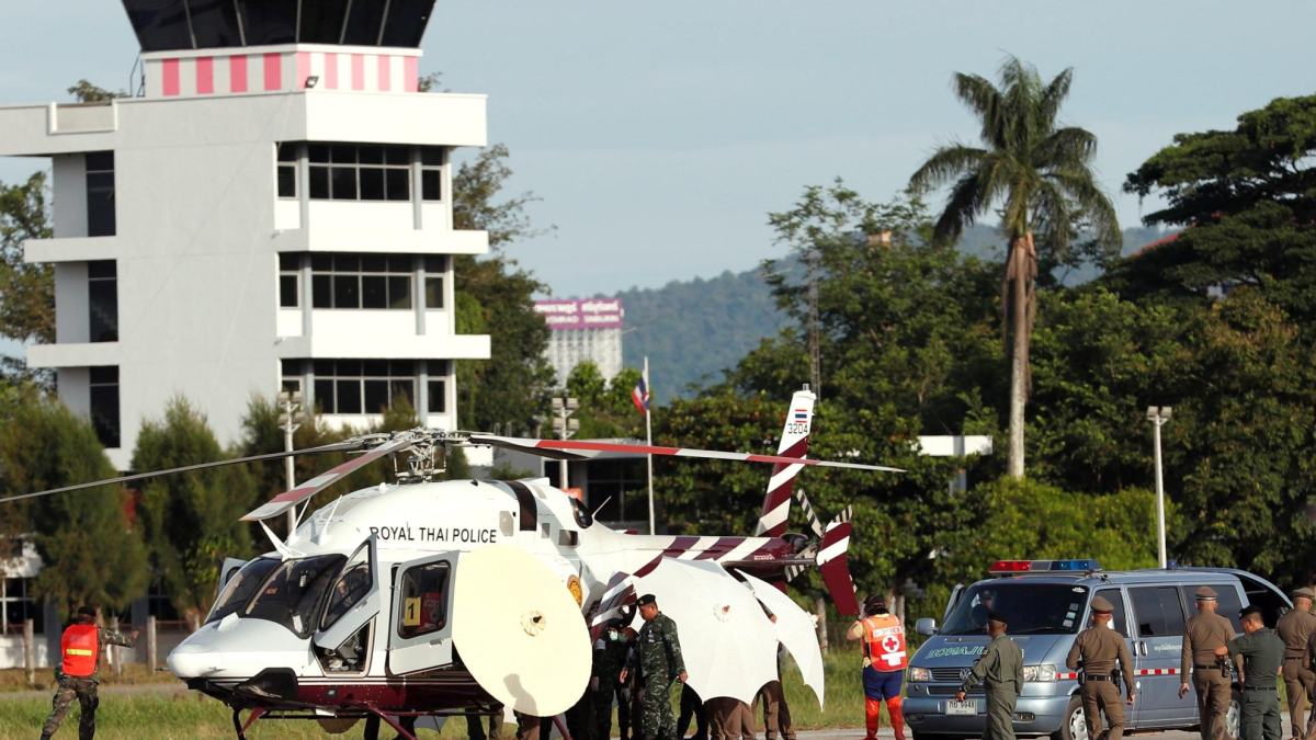 Un niño de 11 años provoca la muerte de diez monjes budistas al atropellarlos con la camioneta de sus padres en Tailandia