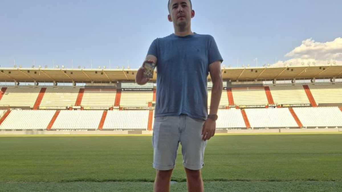 Allí donde despunte el Alba... allí está Andújar, el fiel aficionado que hizo pleno de partidos ligueros: 42 de 42