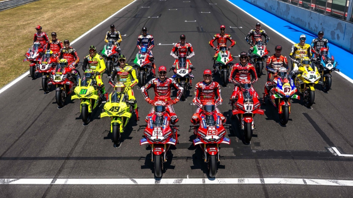 Bulega gana la Carrera de Campeones de Ducati y Marc Márquez, muy cauto