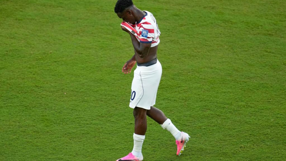 La CBF defiende al árbitro que sancionó a Balogun tras las acusaciones de Donald Trump