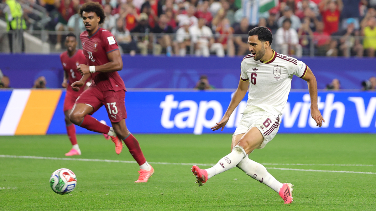 Mikel Merino marca el gol de la victoria para España contra Portugal