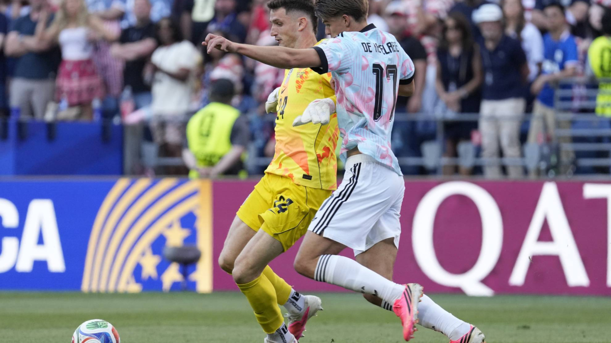 Bélgica se impone a Estados Unidos con un contundente 1-4