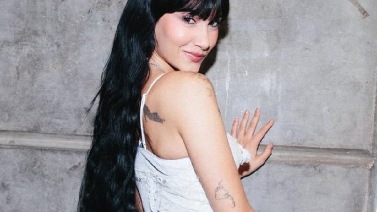Aitana desliza que puede aplazar su concierto de este viernes en Zaragoza al coincidir con el partido de España: “No sé qué hacer”