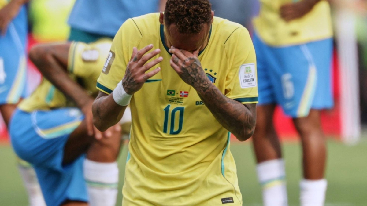 El padre de Neymar le ruega a su hijo que siga jugando al fútbol: "Vuelve a sonreír en el campo"