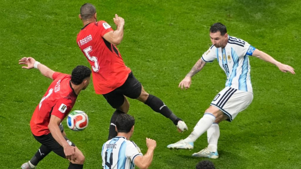 Argentina estaba contra las cuerdas... pero apareció Messi ¡¡La penúltima genialidad del 10!!