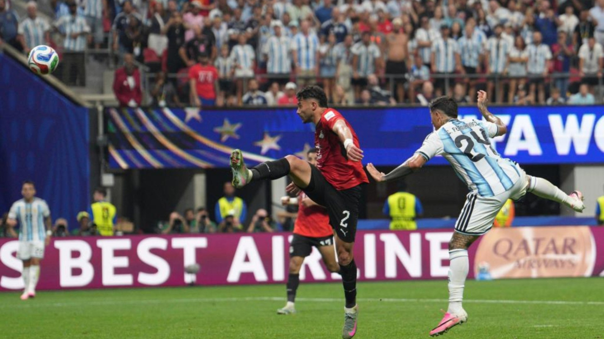 El gol de la polémica: Egipto reclamó penalti a Salah en el inicio del tanto de Enzo (3-2)&amp;nbsp;