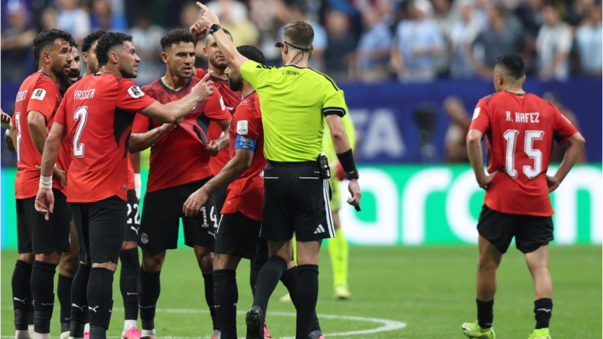 La prensa árabe clama contra el arbitraje del Argentina - Egipto: 'Traspasó los límites del campo'