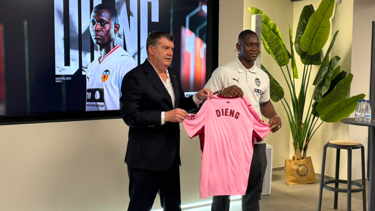 Aliou Dieng se presenta como nuevo jugador del Valencia y defiende el valor de la Liga egipcia