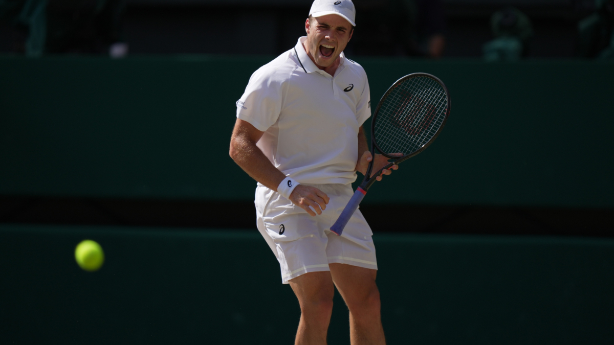 La increíble historia del desconocido que está revolucionando Wimbledon: ¡ya está en semifinales<br />» /></figure>
<p>El británico, el 114 del mundo e invitado de la organización, ilusiona al pueblo británico con un rosco final</p>
<p><a href=