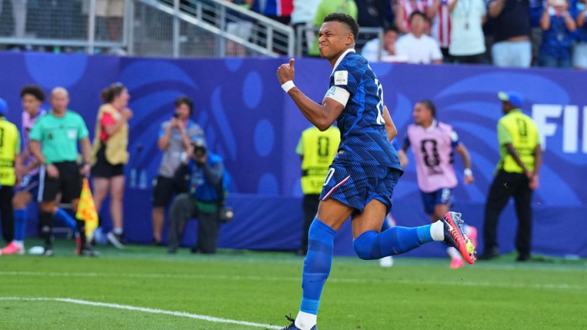 La punta de velocidad de Mbappé sería sancionable<br />» /></figure>
<p>La velocidad del francés simboliza un torneo de cifras gigantescas: 6,25 millones de espectadores, estadios al 99,7% de ocupación y 20.000 millones de visualizaciones de vídeo</p>
<p><a href=